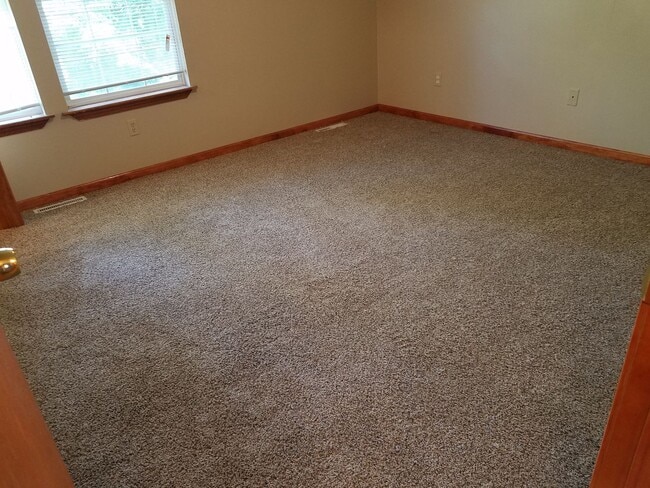 Building Photo - 4 bd, 3 ba house, NW Columbia, quick access to Stadium/I-70, screened porch