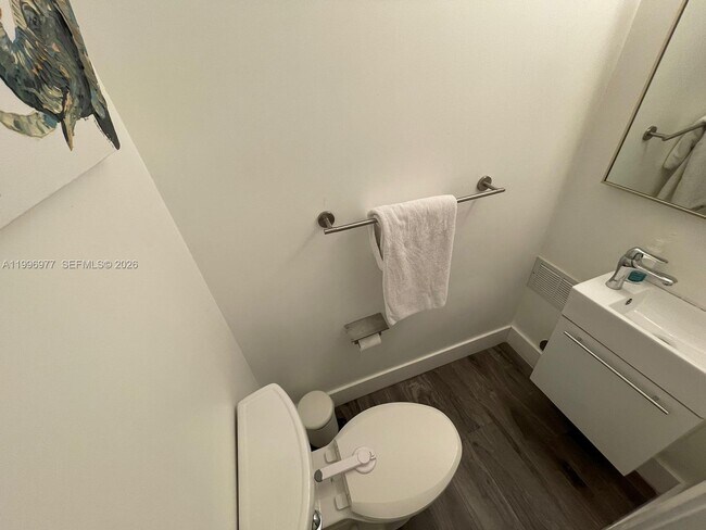 Building Photo - 325 NW 19th Ln