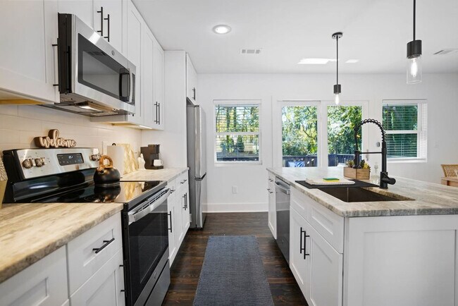 Building Photo - 2234 Edgemore Dr SE