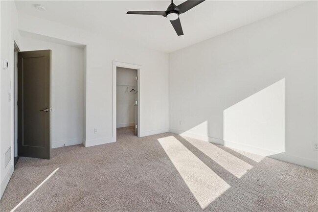 Building Photo - 1207 Chelsea Cir NW