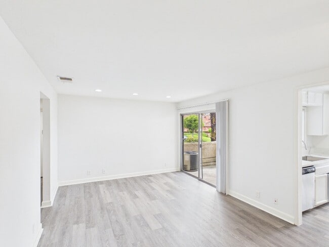 Building Photo - 237 Diamond Way