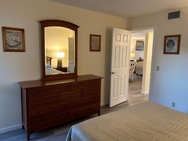 Building Photo - 4507 Longmeadow