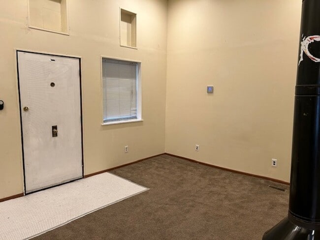 Building Photo - 1840 Jancey St