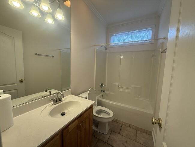 Building Photo - 500 Ashbrook-