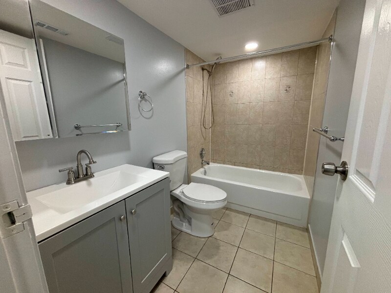 Building Photo - 489 Leslie Ct