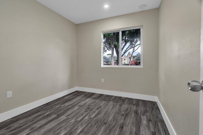 Building Photo - 2451 NW 21st St