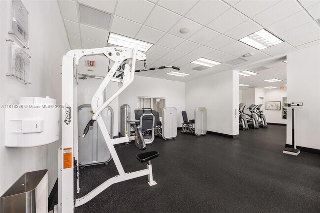 Building Photo - 1200 Brickell Bay Dr