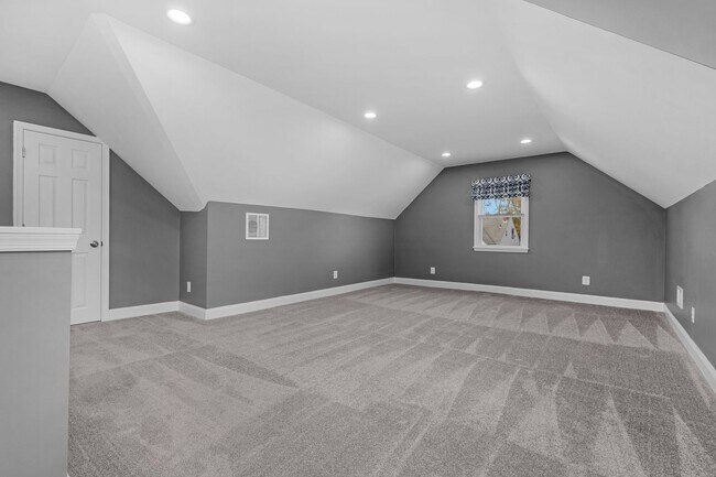 Building Photo - 4923 Lasalle Ave