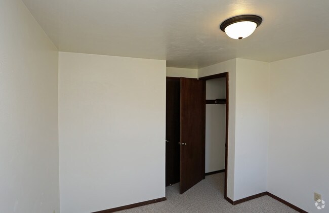 Second bedroom - Norwood Manor