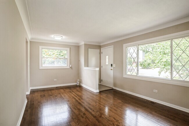 Building Photo - 441 Berteau Ave