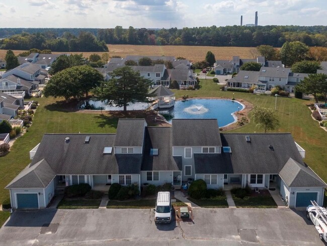 Building Photo - Two bedroom condo in Gull Point