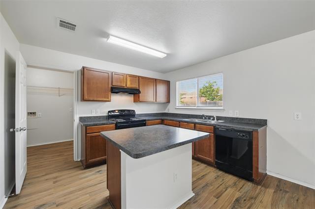 Building Photo - 318 Chisholm Trail