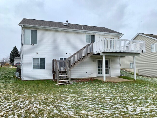 Building Photo - Four Bedroom Home in Kentwood