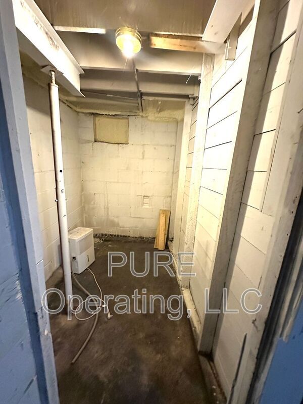 Building Photo - 4679 Poppleton Ave