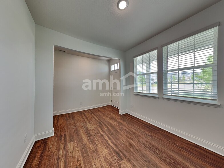 Building Photo - 8284 Northpoint Dr