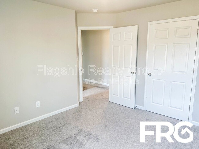 Building Photo - 102 Michael Thomas Pl