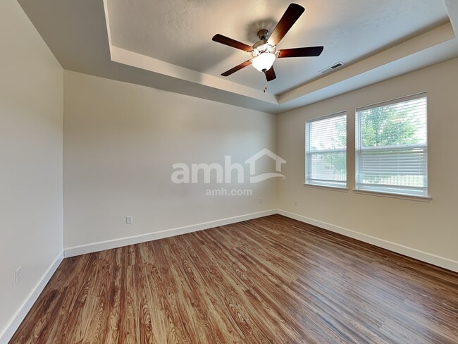 Building Photo - 245 E Sicily Dr