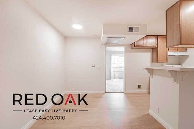 Building Photo - 4651 Cahuenga Blvd