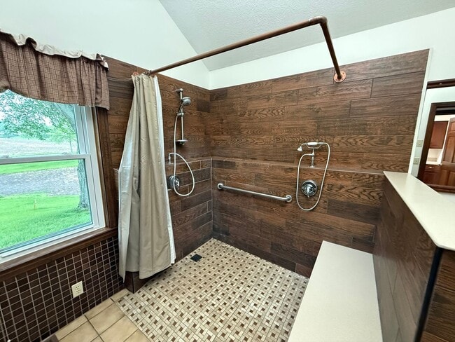 Building Photo - 3 Bedroom, 2 Bathroom House for Rent
