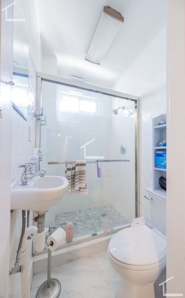 Building Photo - Spacious Apt w. Bonus office!  Heat and Hot Water Included!  Near T