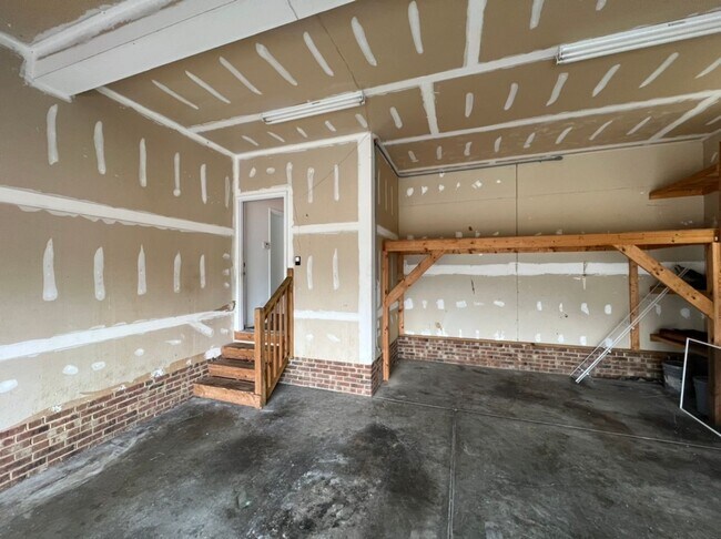 Building Photo - Beautiful 3 bedroom home on over 3/4 acres with huge garage.