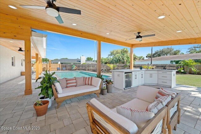 Building Photo - 555 Norwood Ct