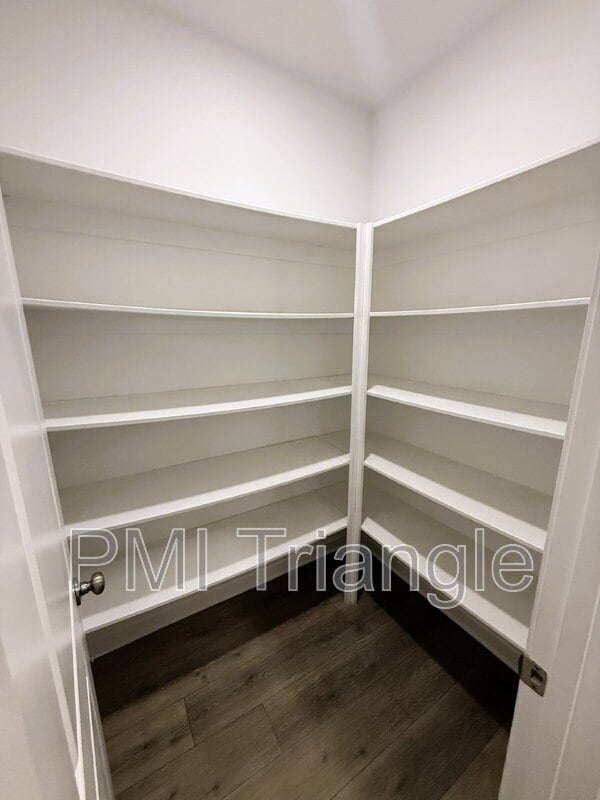 Building Photo - 156 Etteinne Garden Ln