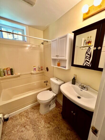 Building Photo - 262 10th St