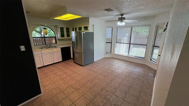 Building Photo - 4703 Saloma Pl