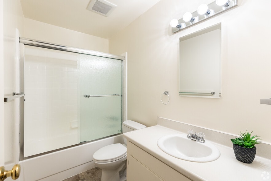 Building Photo - Midtown Apartments