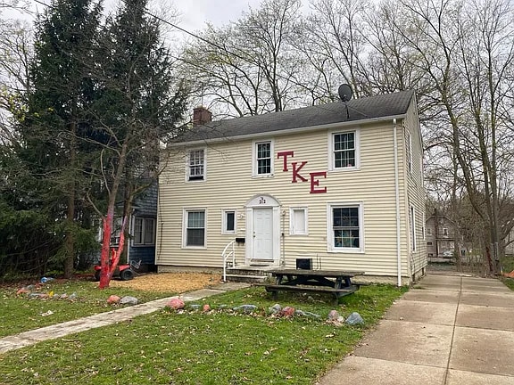 Primary Photo - 212 University Dr