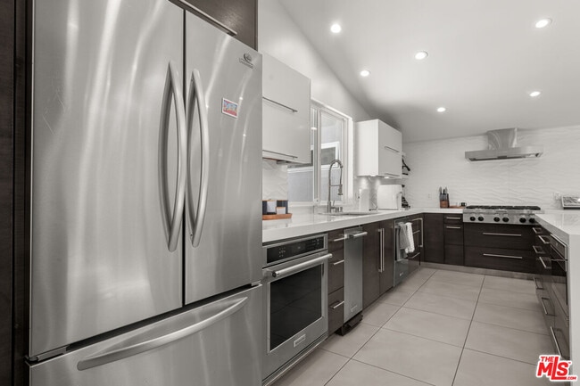 Building Photo - 20159 Hatteras St