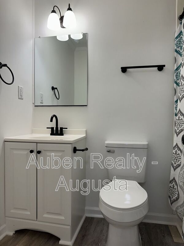 Building Photo - 469 Monetta St S E