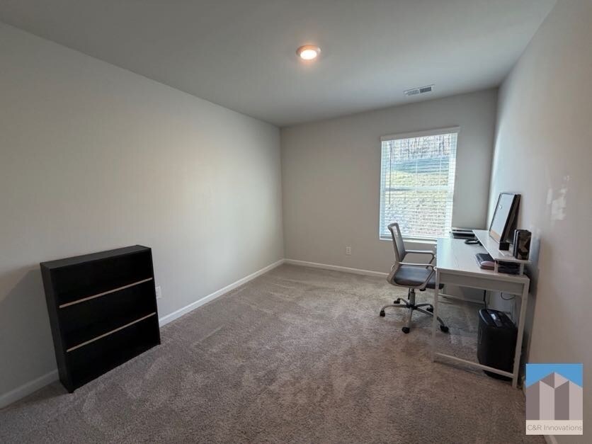 Building Photo - 7565 Knoll Hollow Rd