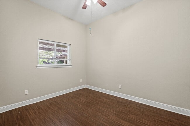 Building Photo - One of a kind, adorable 2 bed/1bath