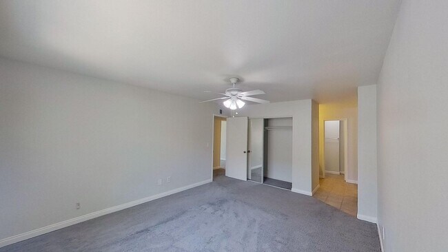 Building Photo - 121 Greentree Ln