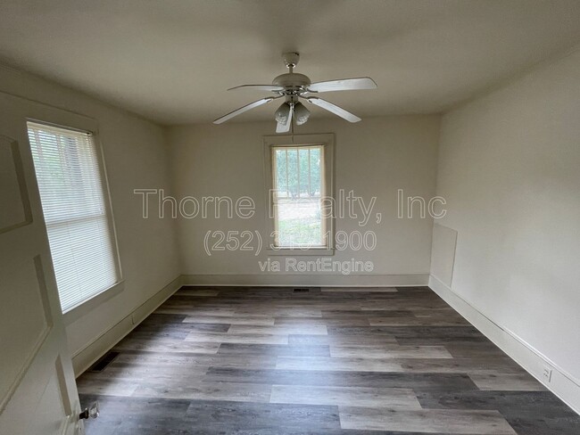 Building Photo - 1524 Sunset Ave