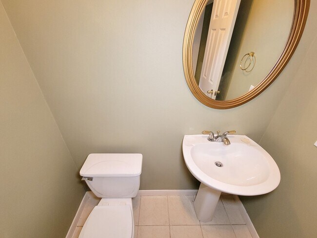 Building Photo - Great opportunity to lease a wonderful town home in the Montrose /Midtown location and within eas...