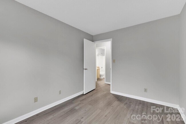 Building Photo - 9531 University Terrace Dr