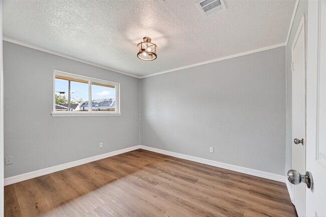 Building Photo - 2003 Isla Dr