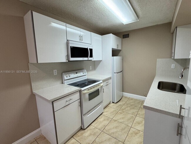 Building Photo - 4654 NW 97th Ct