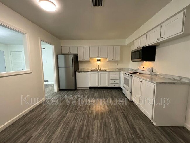 Building Photo - 516 Joy Dr