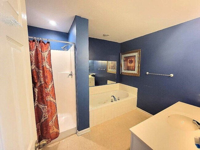 Building Photo - Charming and specious   3BR House in Bryant