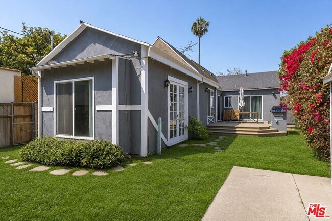 Building Photo - 2310 Manning Ave