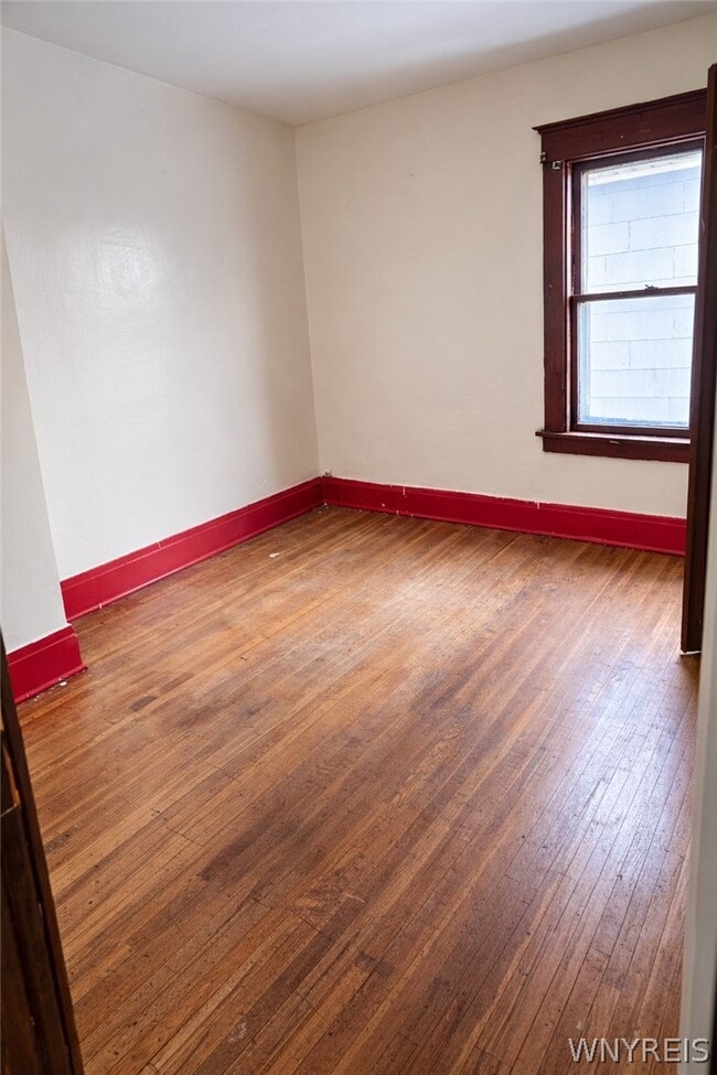 Building Photo - 63 Holmes St