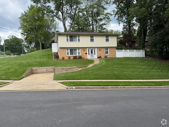 Building Photo - 7830 Brompton St