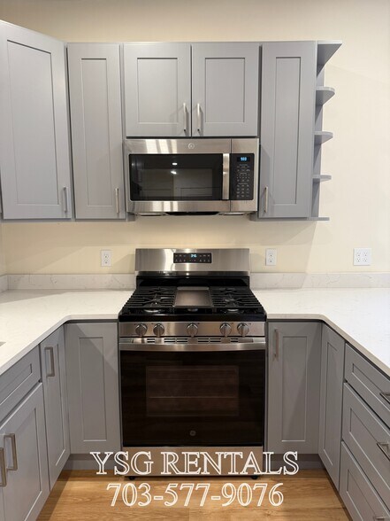 Building Photo - 14 Dorr St