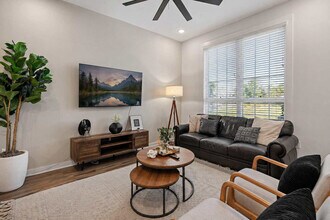 Building Photo - 738 Douglas Ave