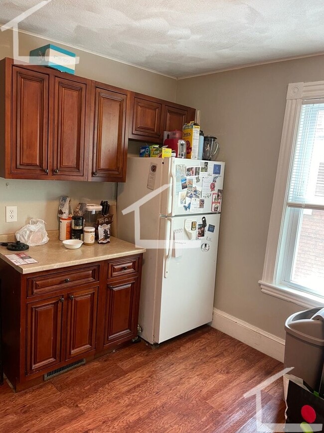 Building Photo - Charming 4-Bedroom Home-No Broker Fee