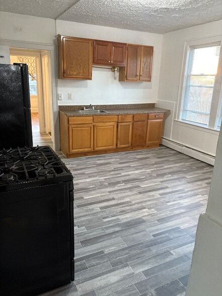 Building Photo - 164 Kensington St